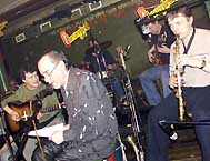 Концерт Хвоста и АукцЫона в клубе "Китайский лётчик Джао Да", 16 апреля 2004 г.. Фото © Егор Абраменко