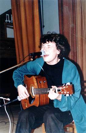 Lenia plays live at DK Pankovsky. Novgorod, 18 Feb' 2000 . Photo by Andrei Tropillo